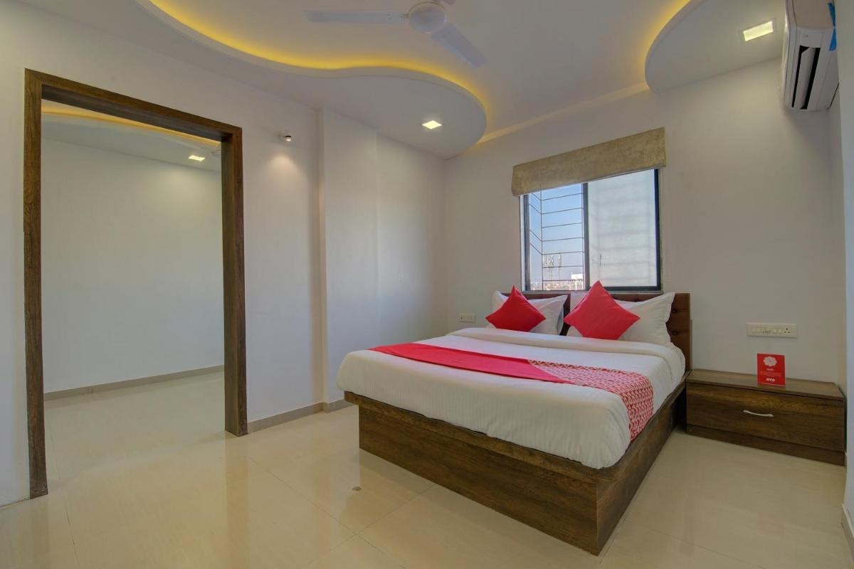 Super Hotel O RK's Regency Near Navale Hospital Back Gate - Housity