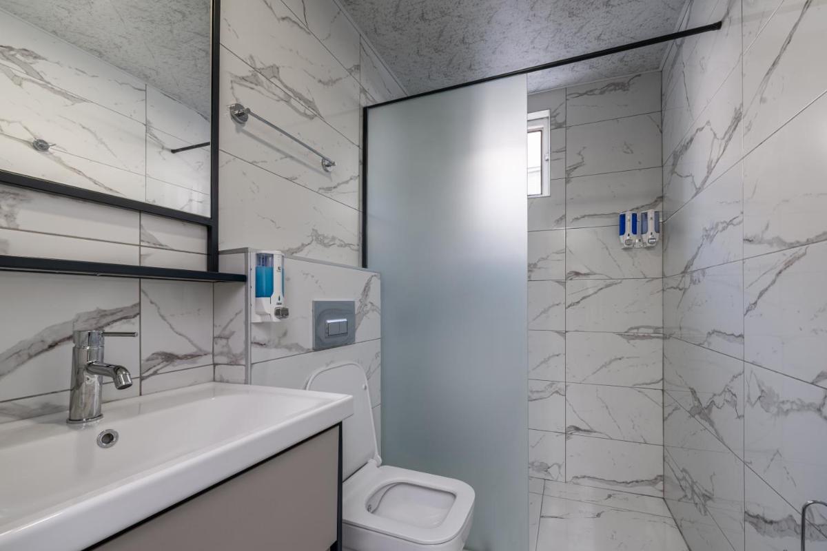 Lemon Hotel - Housity