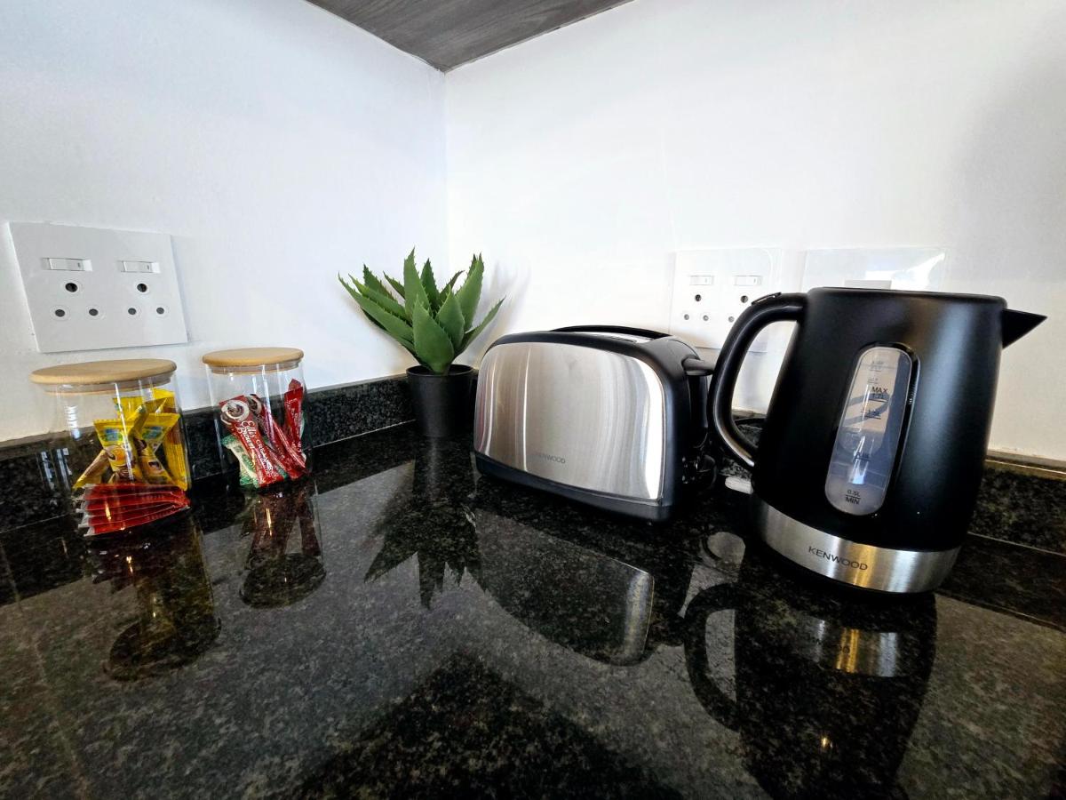 Hampton Collection Avenues - Urban 4 Sleeper Apartment - Hizvo