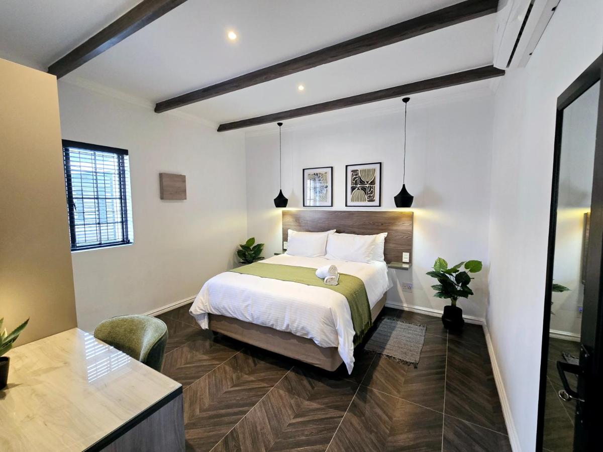 Hampton Collection Avenues - Urban 4 Sleeper Apartment - Hizvo