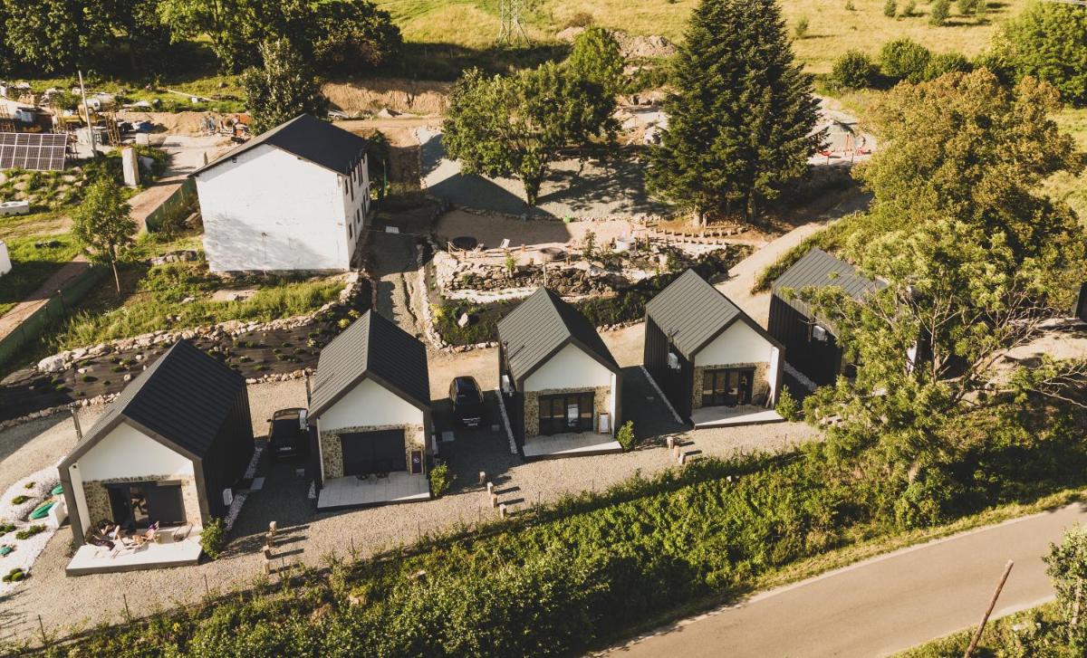 Sowie Chatki - domki z widokiem na Góry Sowie - Housity