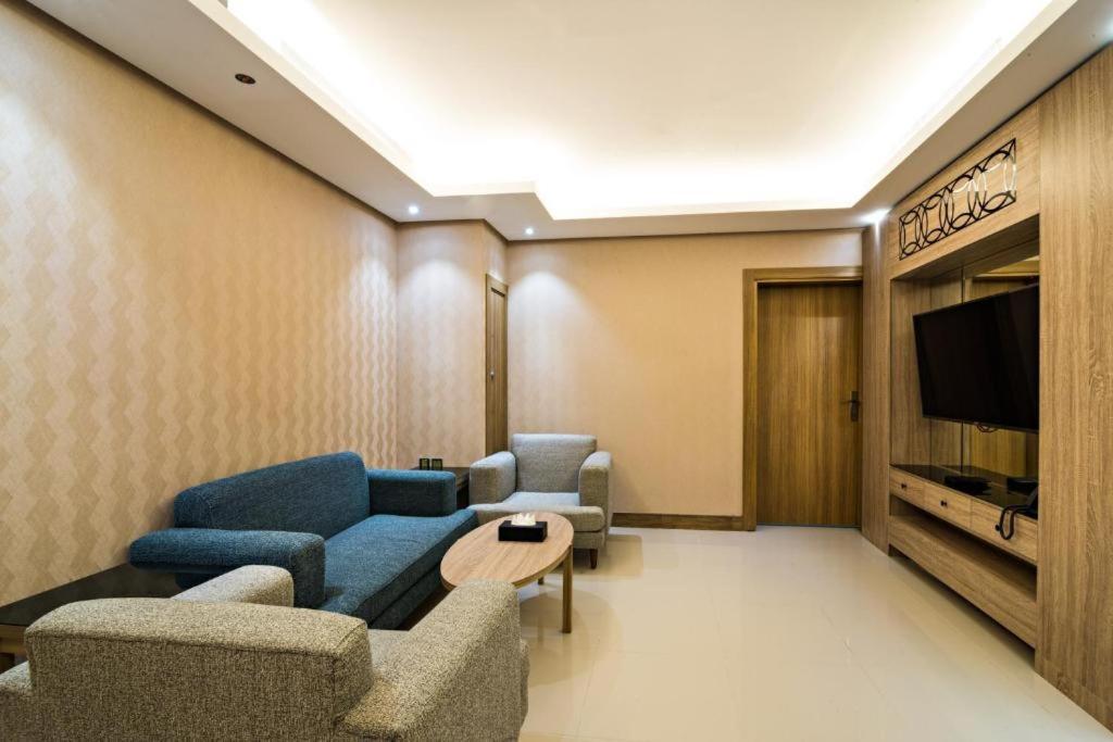 Mirnian Hotel - Housity