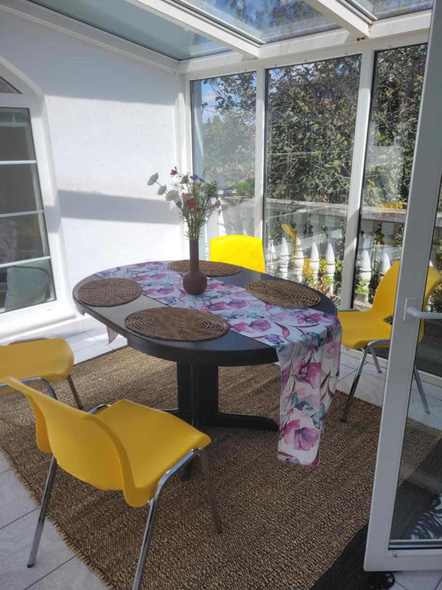 Homestay Kuchařovice - Housity