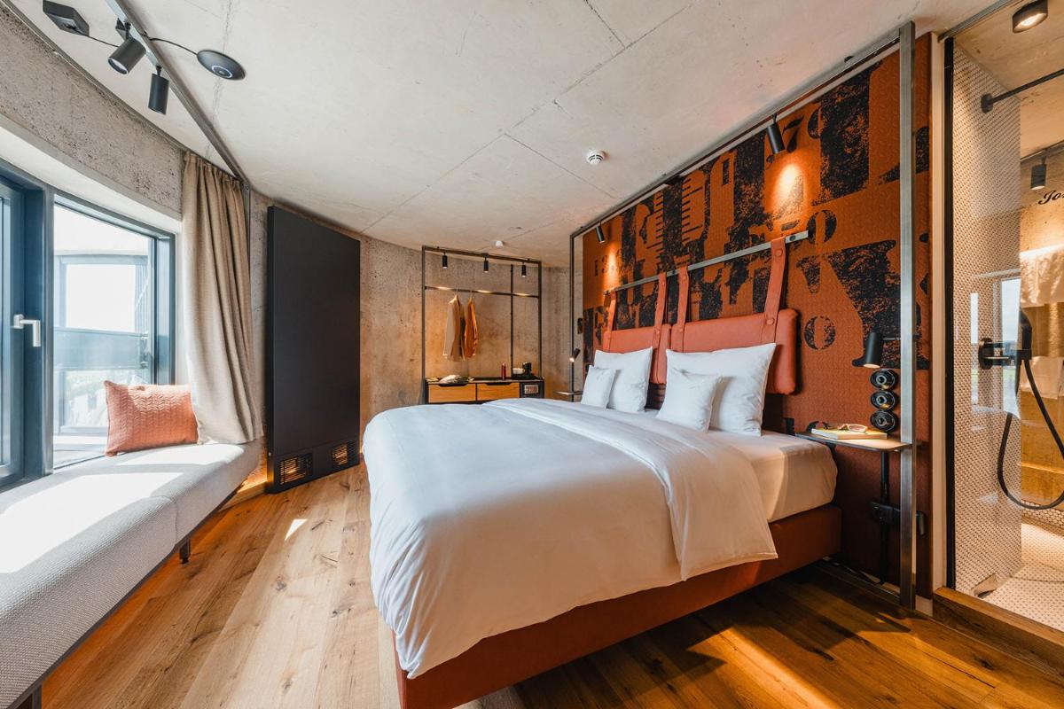 John & Will Silo-Hotel by Guldsmeden - Housity