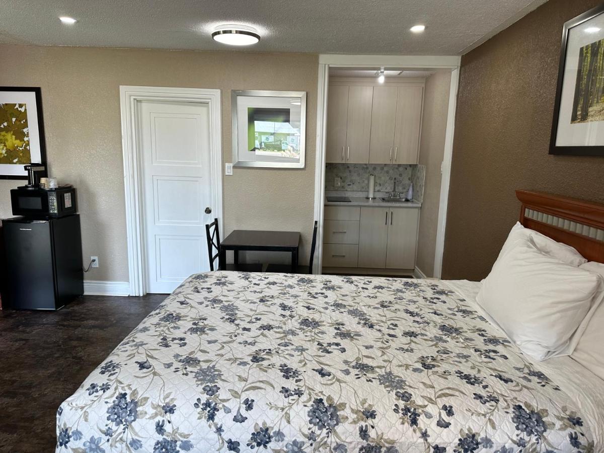 Champlain Motor Inn - Housity