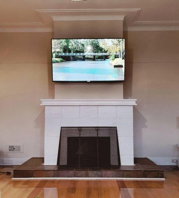 The Haven Ballarat- Cosy, open fireplace - Housity