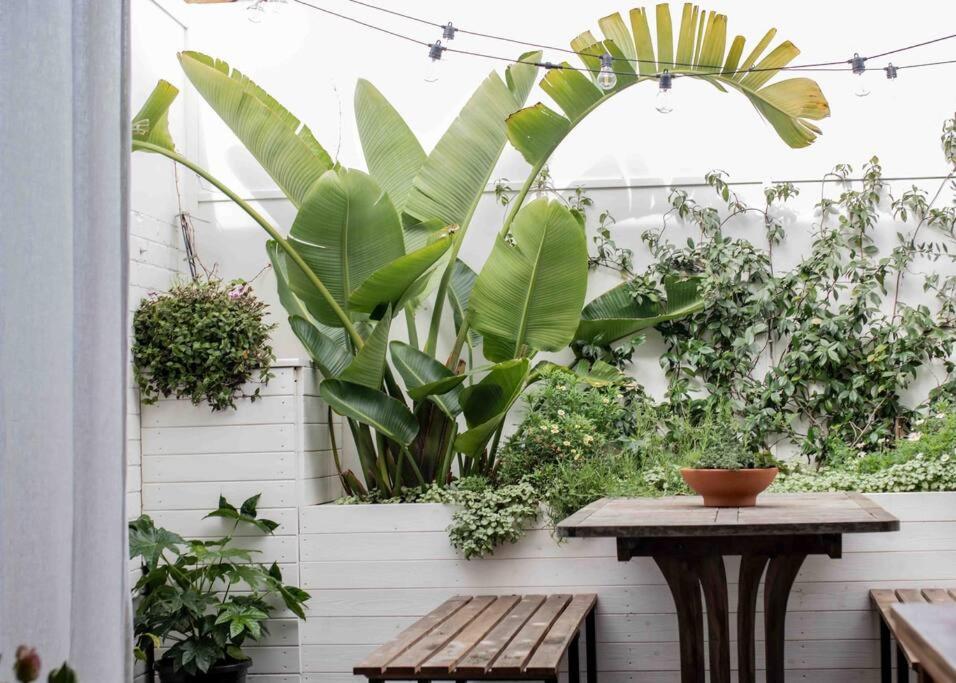 The Artist Retreat 2BR Home 4mins from MCG - Housity
