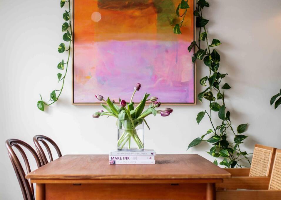 The Artist Retreat 2BR Home 4mins from MCG - Housity