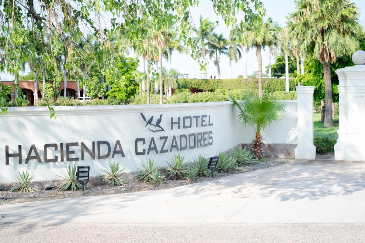 Hotel Hacienda Cazadores - Housity