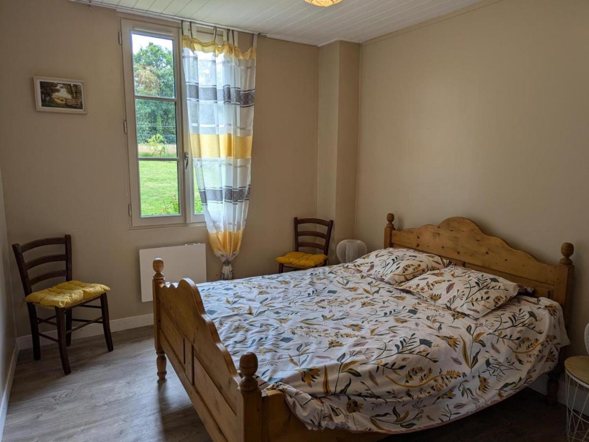 Maison de Charme en Pleine Nature avec Jardin, Terrasse et Équipements Familiaux - FR-1-653-74 - Housity