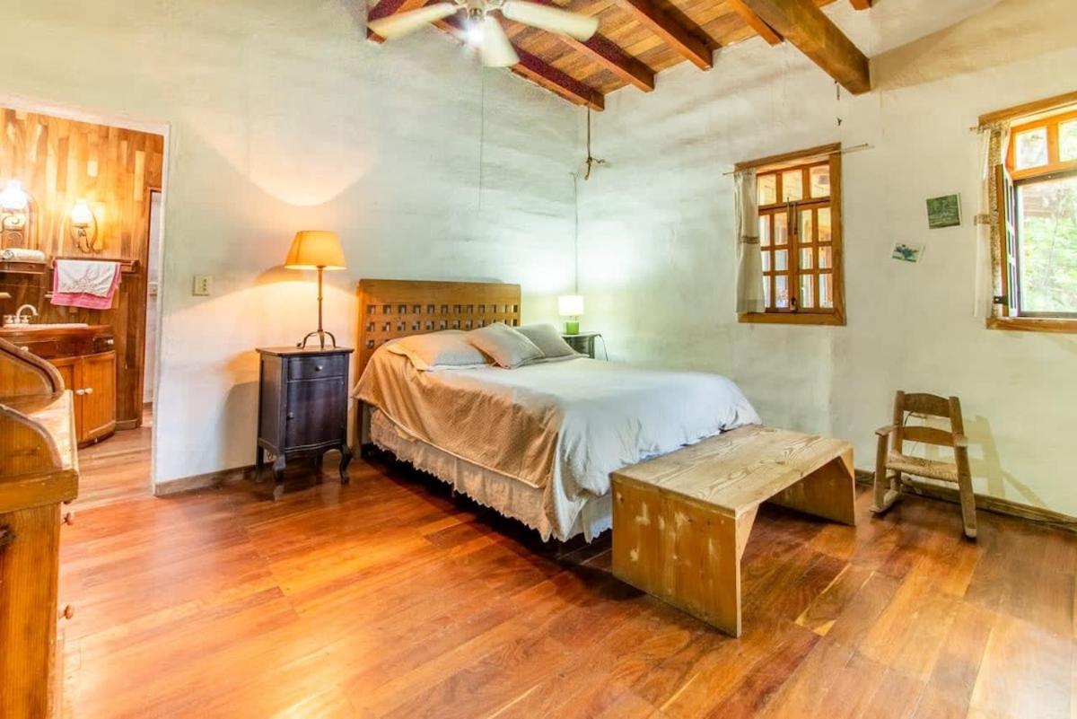 Natural Retreat & Pet-Friendly Escape - Housity