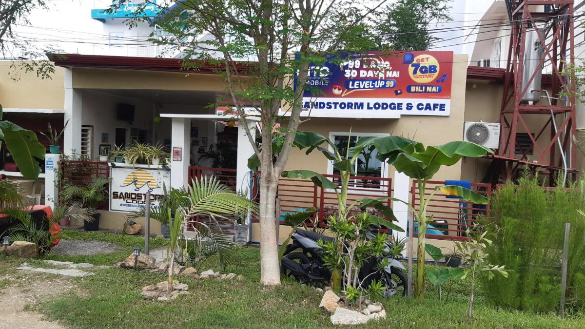 Sandstorm Lodge and Cafe - Housity
