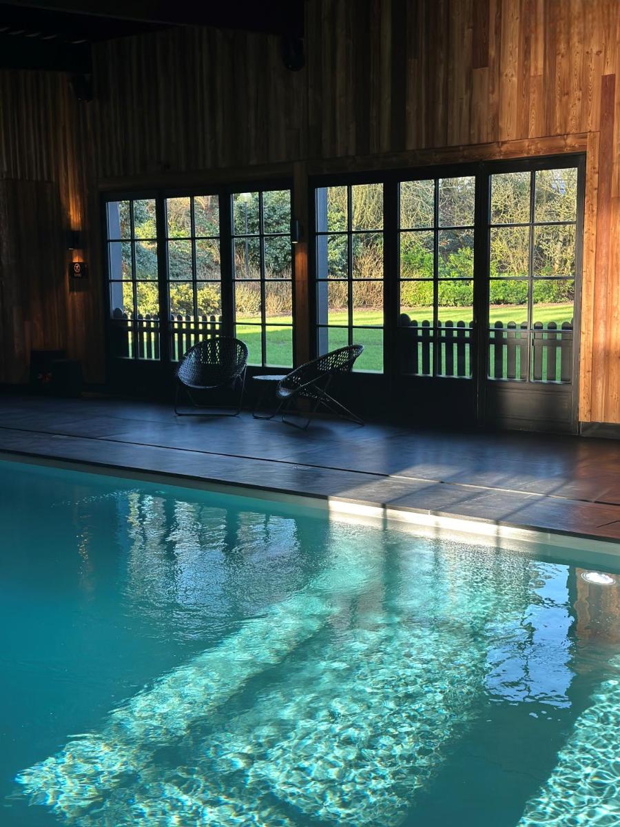 Piscine de l'établissement Les Pins de César - La campagne d'Etretat ou située à proximité
