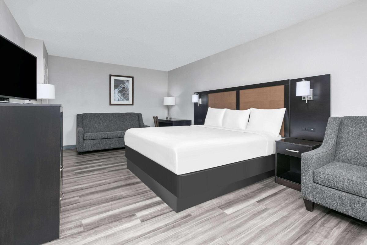 Baymont by Wyndham Austin University Area - Housity