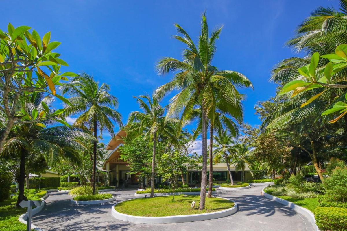CRAFT Resort & Villas, Phuket Town - scheduled shuttle to Phuket Old Town - Housity