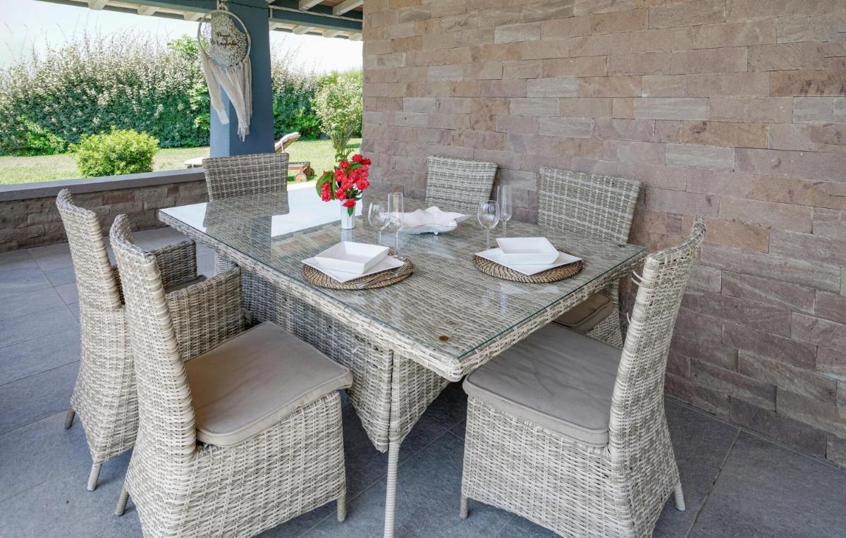 Gorgeous Home In Montalto Di Castro - Housity