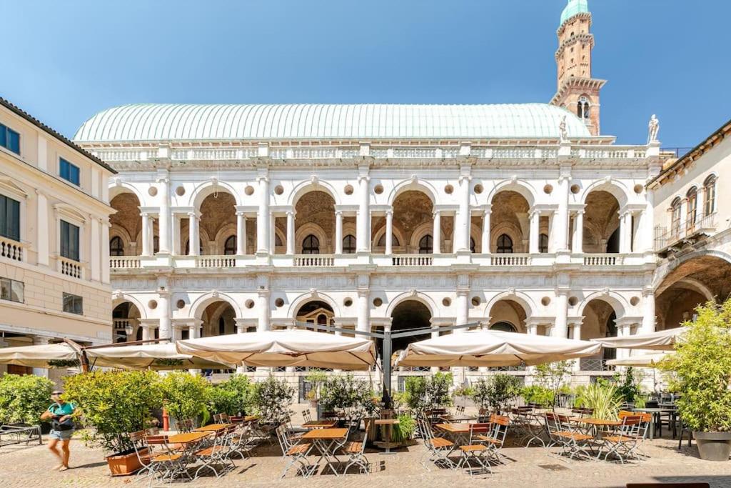 iHOMES-Luxury Junior Suite vista Basilica Palladio - Housity