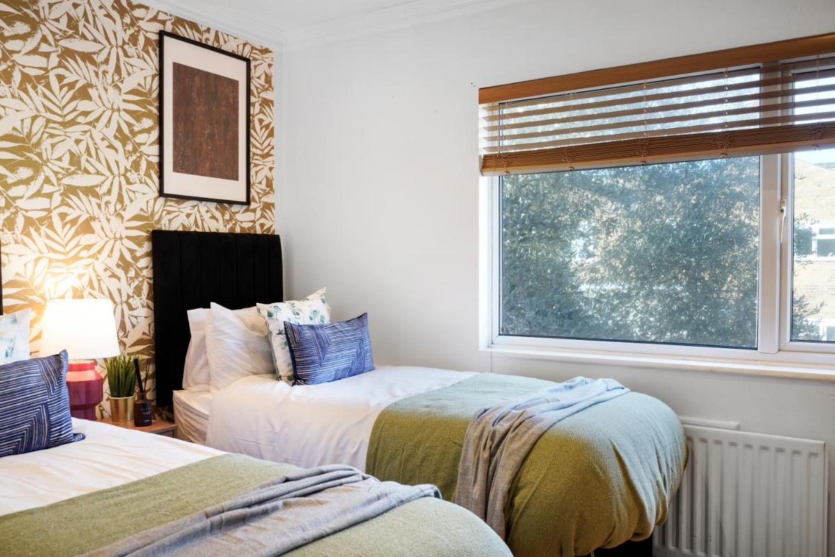 40 percent off! - Delightful Abode in London - Garden - Housity
