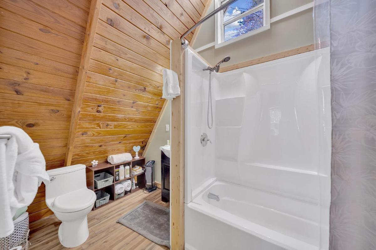 Tiny Unique Cabin - Housity