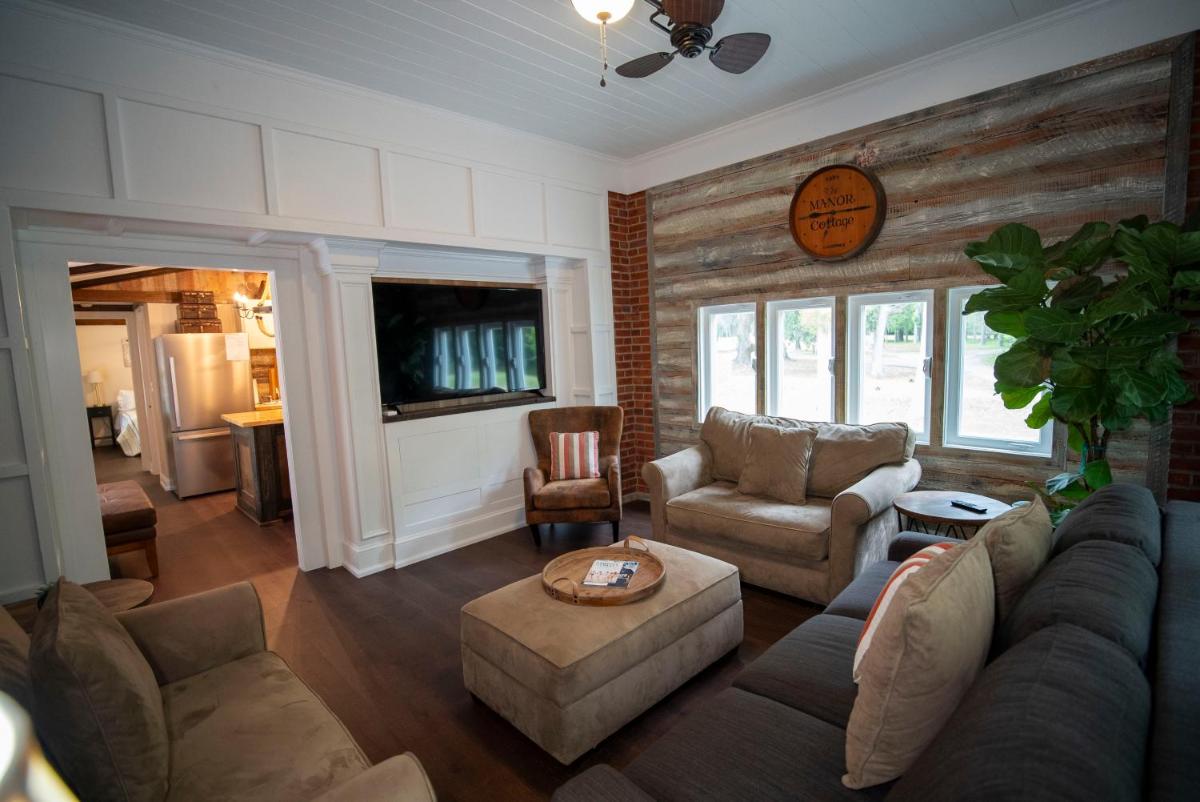 Wedgefield Bed & Breakfast - Housity