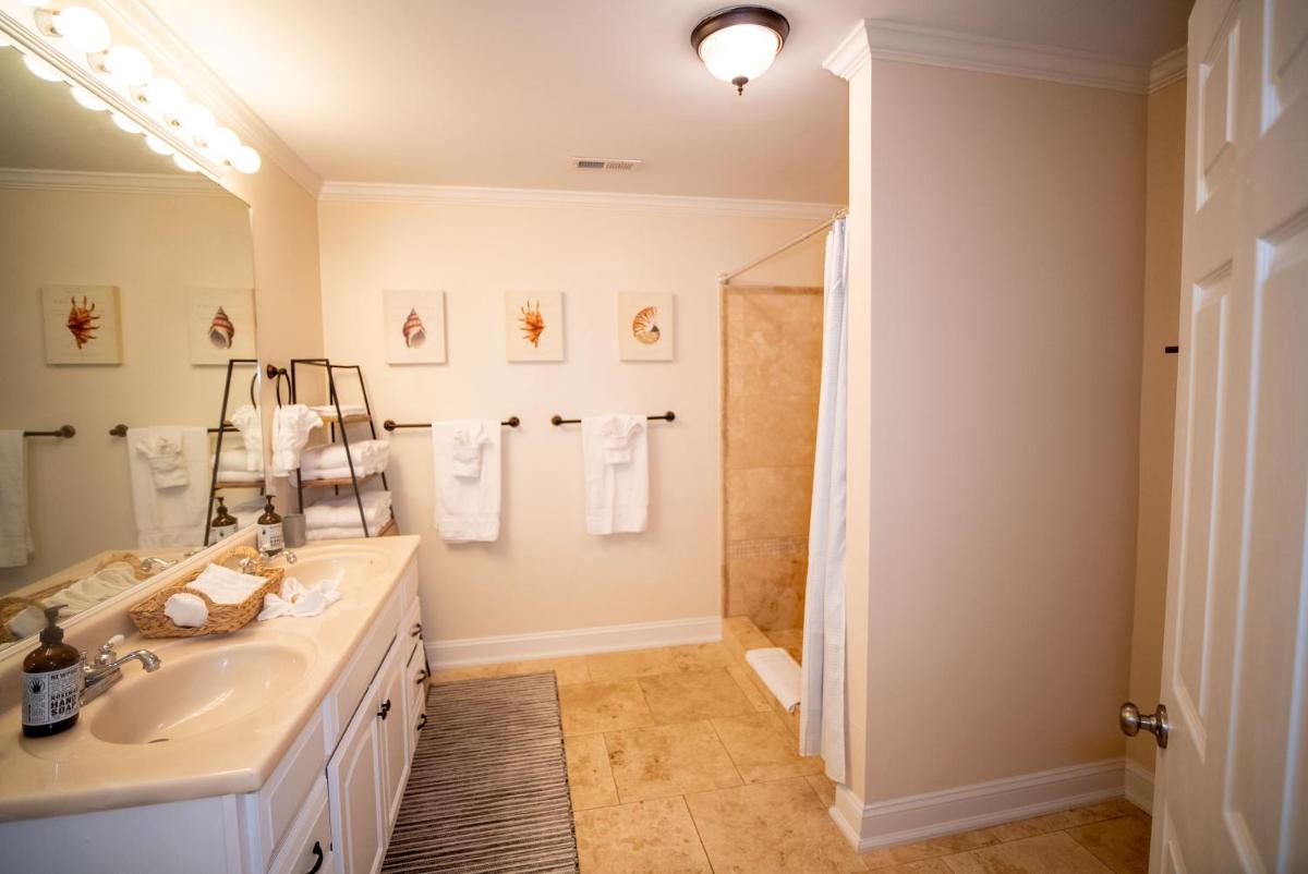 Wedgefield Bed & Breakfast - Housity
