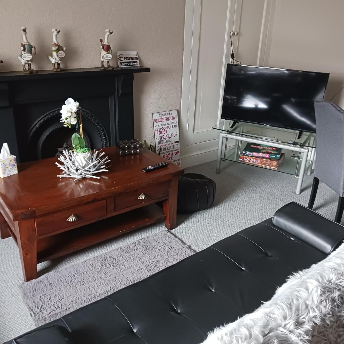 Llandudno Beachfront 2 Double Bedroom Apartment 2nd Floor - Housity