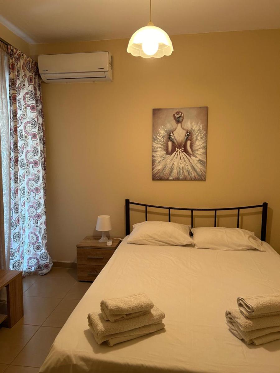 E & F sea view flat - Housity
