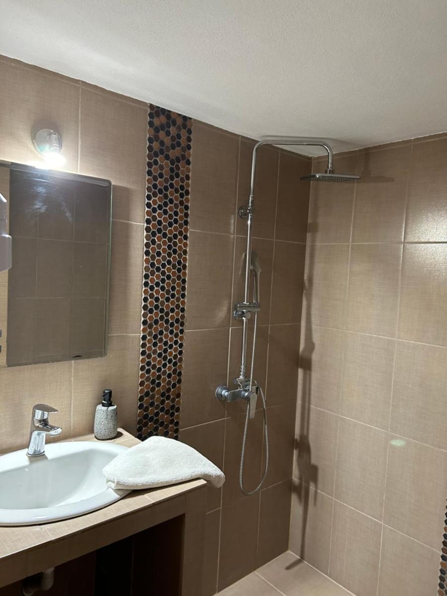 E & F sea view flat - Housity