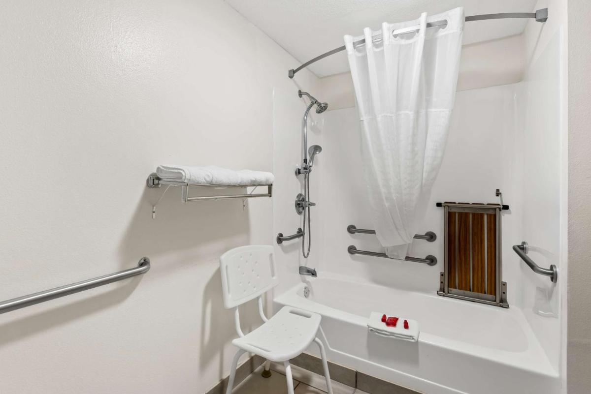 SureStay Hotel by Best Western Manchester - Housity