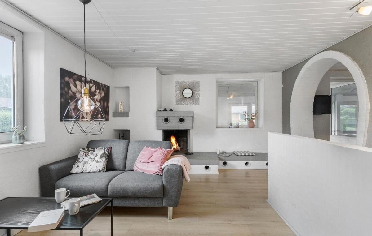 Stunning Home In Roslev With Sauna - Housity