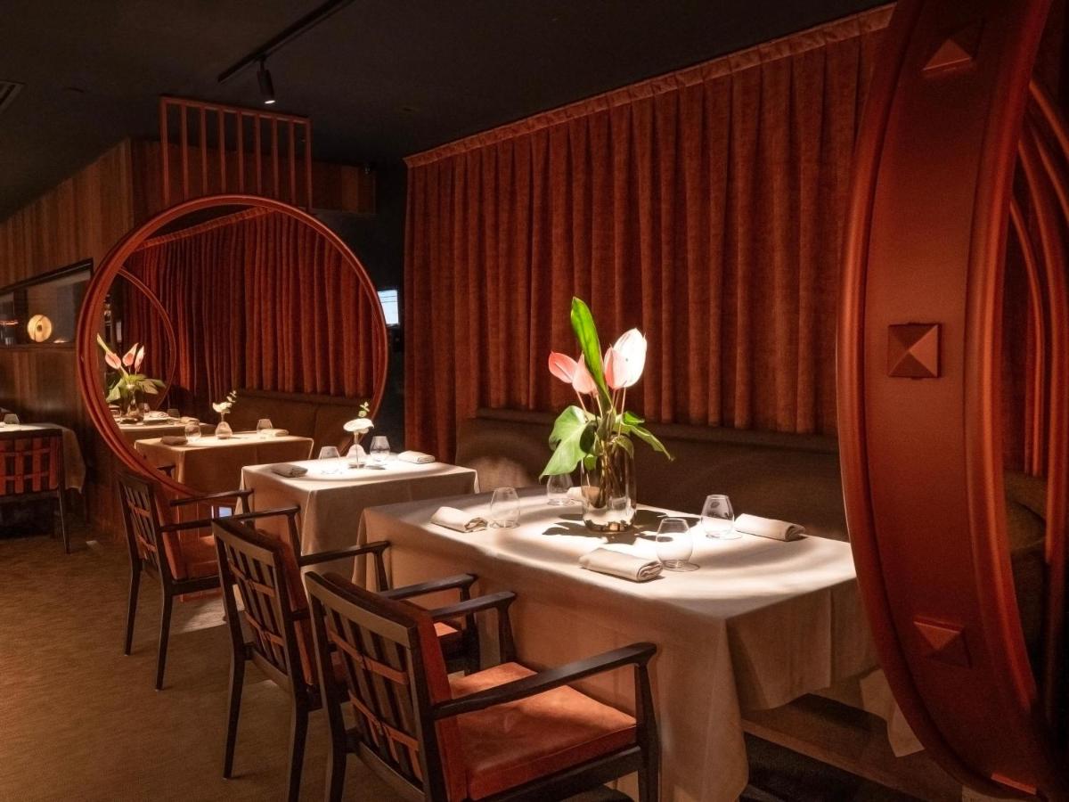 Un restaurante o sitio para comer en Hotel Baobab Suites