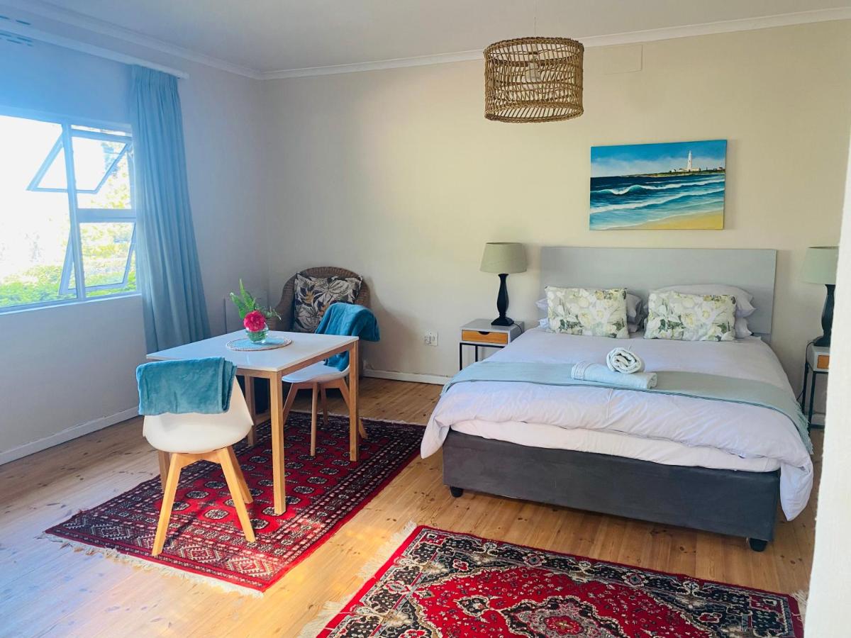 Winelands guest room - Housity