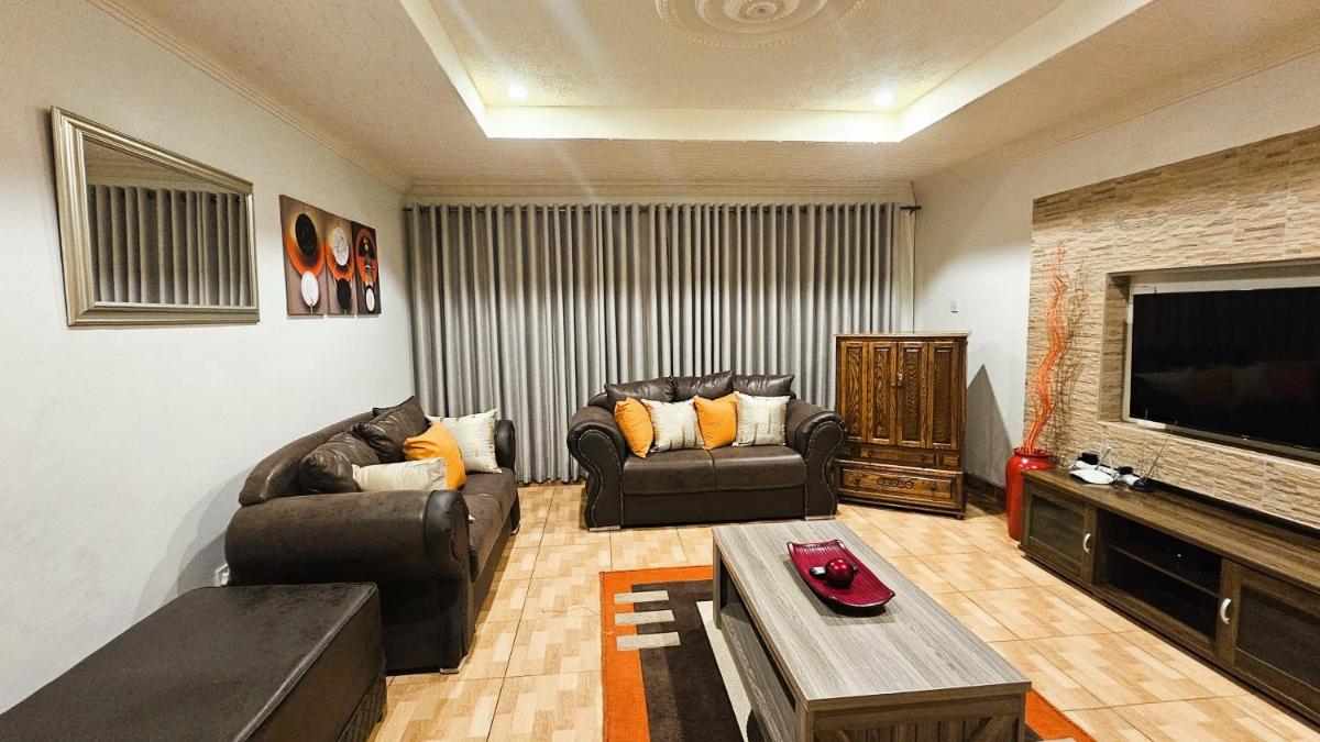 Grey Oak Holiday House - Housity