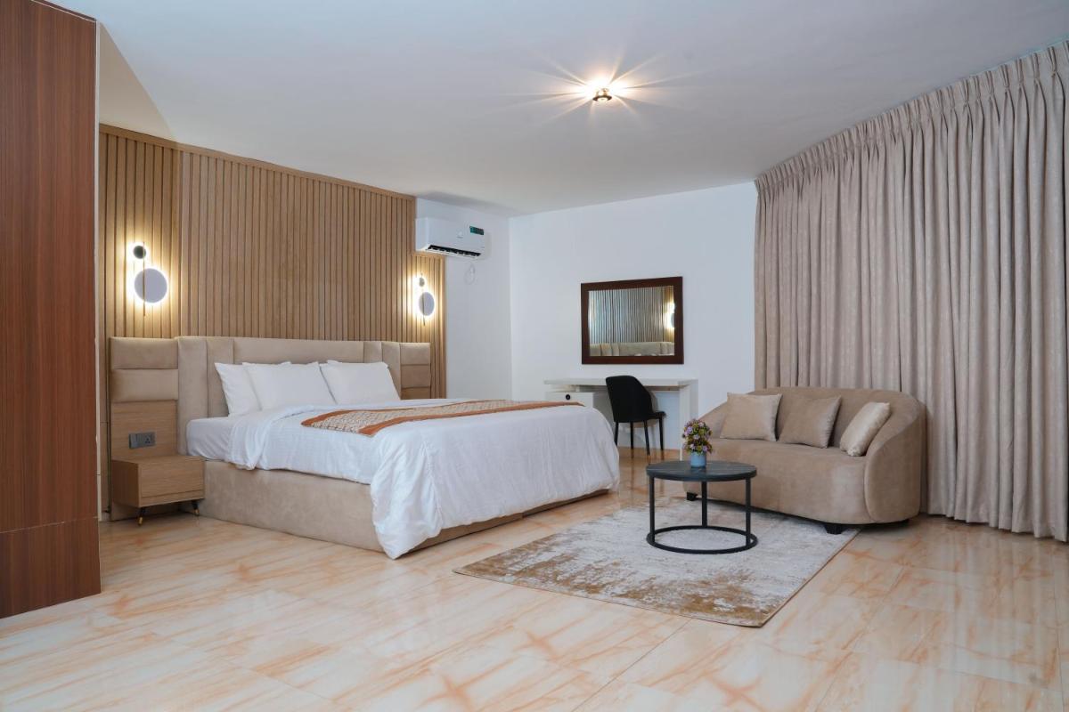 Majestic Courts - Housity