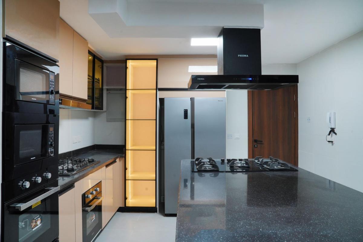 Majestic Courts - Housity