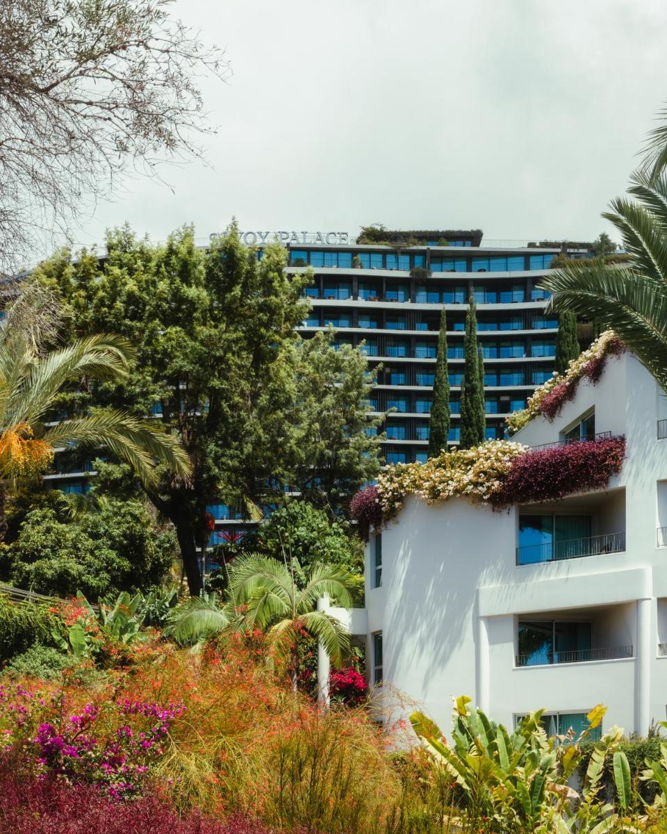Um jardim no exterior de Savoy Palace - The Leading Hotels of the World - Savoy Signature