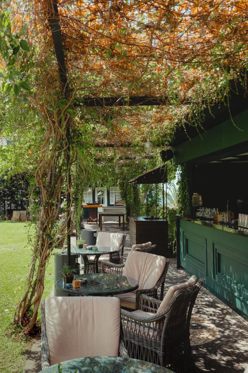 Um jardim no exterior de Savoy Palace - The Leading Hotels of the World - Savoy Signature