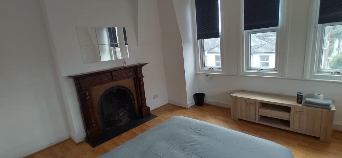 Massive double room in Manor house zone 2 - Housity