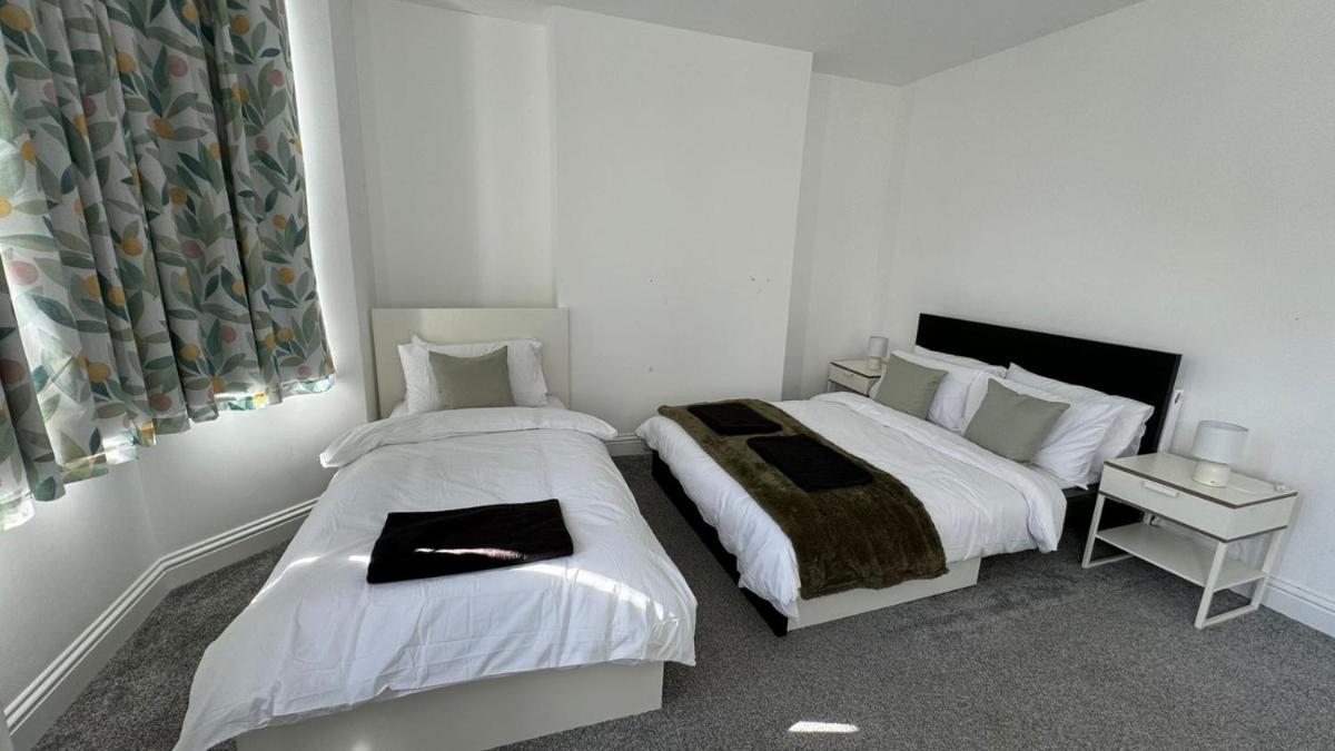Comfortable ROOMS - Only 6-mins Walk From Underground Station - Housity