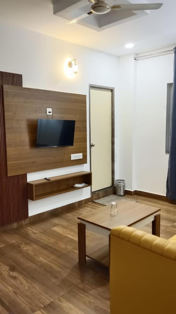 AKS INTERNATIONAL HOTEL AND RESORT - Housity
