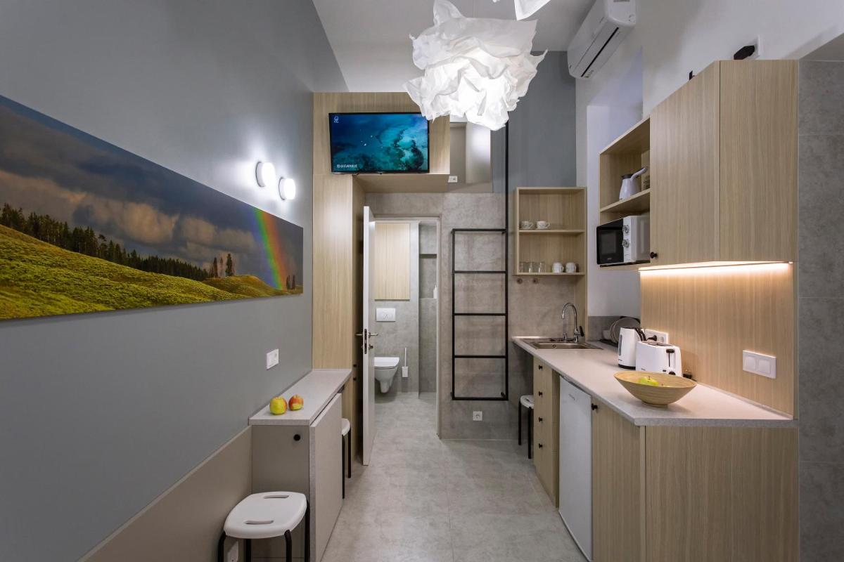 CAPSULE HOTEL & HOSTEL - Housity