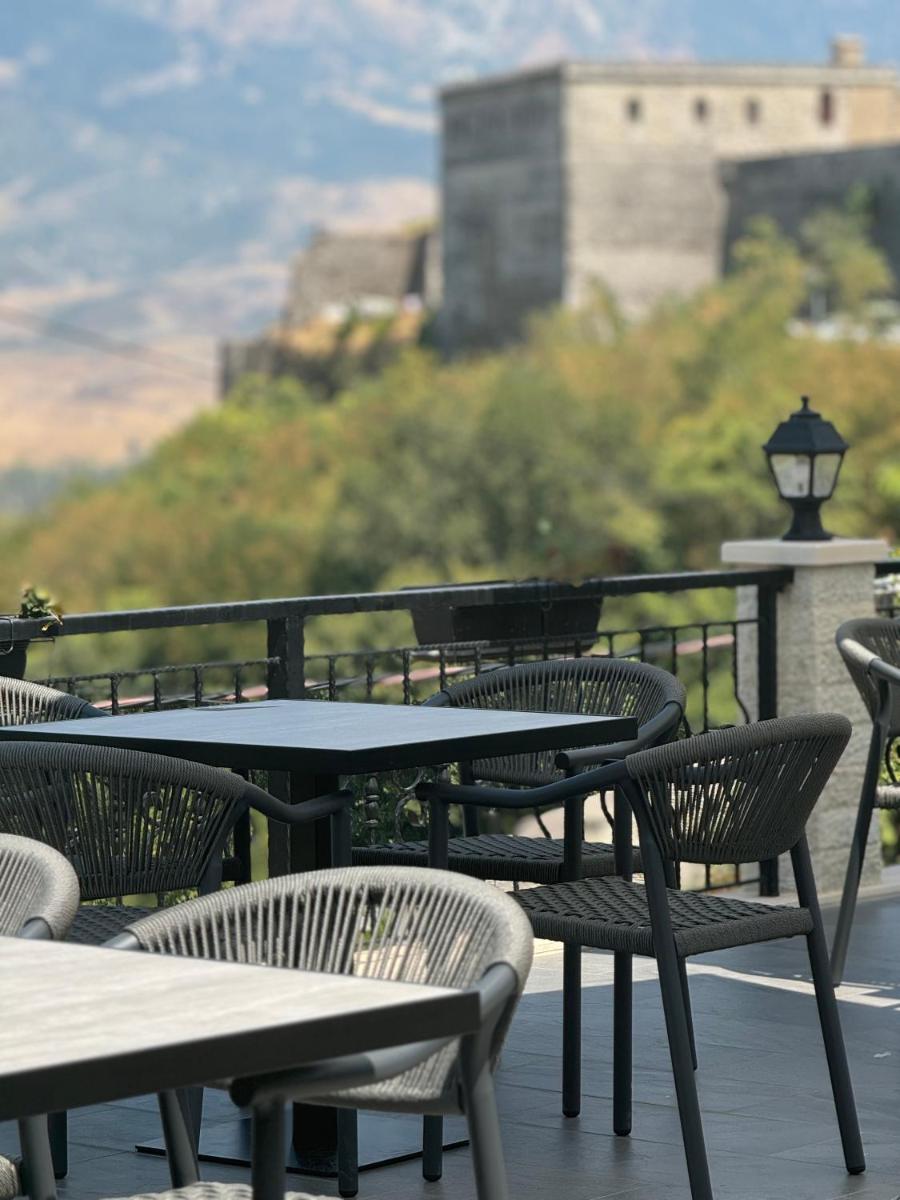 Castle Hotel - Housity