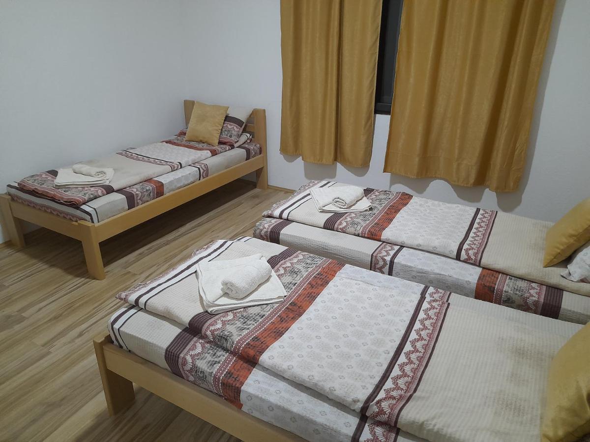 Beli Ocnjak - Housity