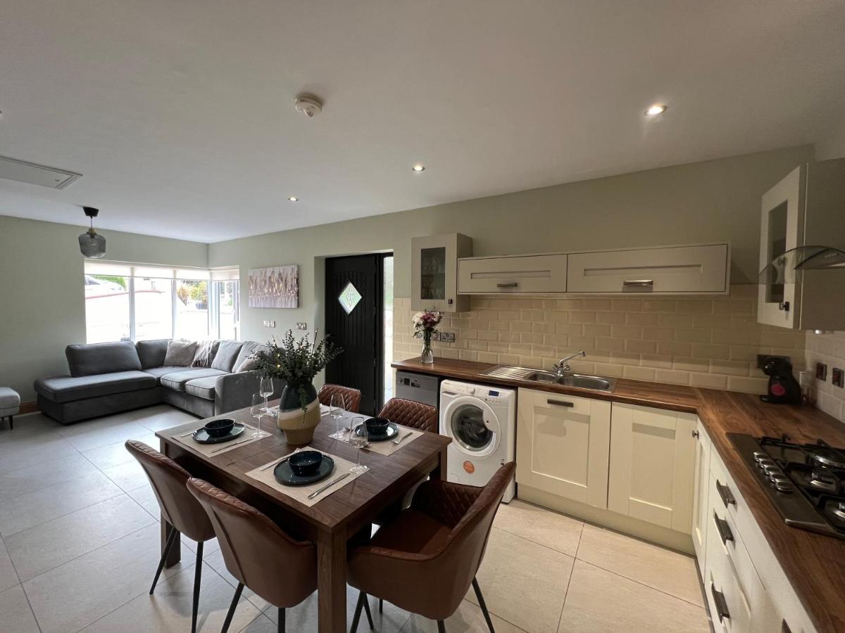 Dinnys Cottage - Housity