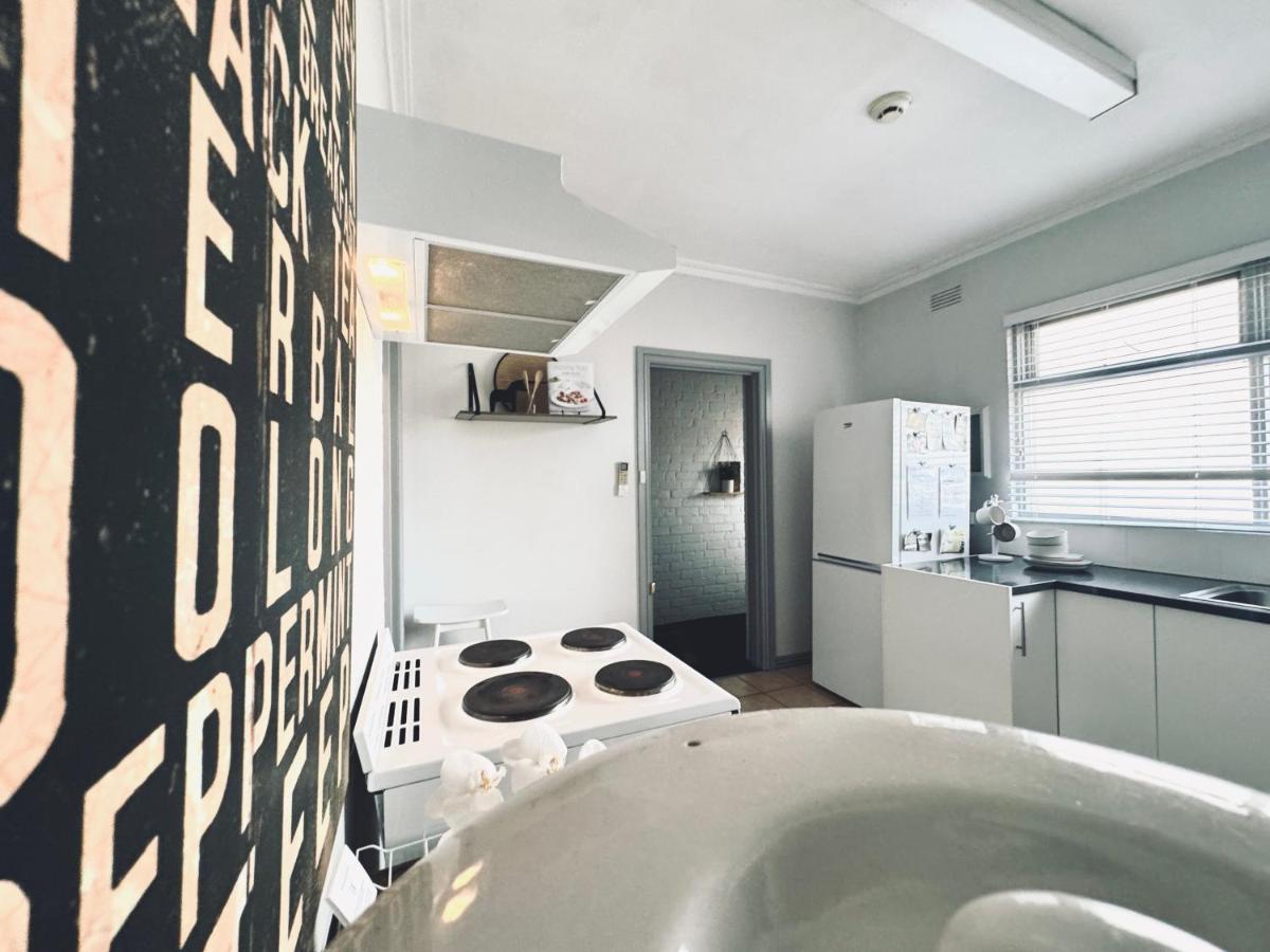 Treehouse Hideouts - Ground Level - Heygarth House Townhouse - Port of Echuca - Housity