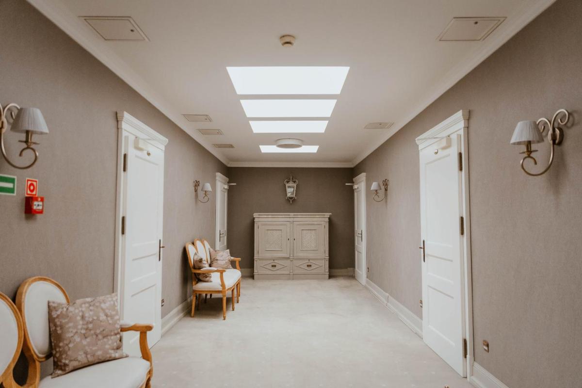 Hotel Adler - Housity