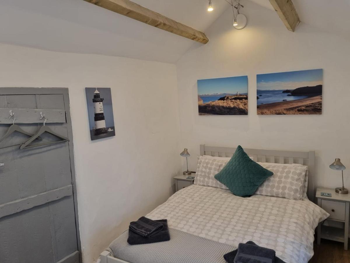 Ferrymans Cottage - Iconic Listed Building - Housity