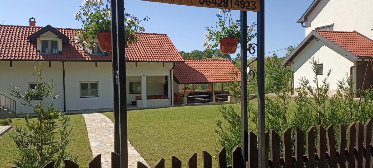 Stari Tršić - Housity