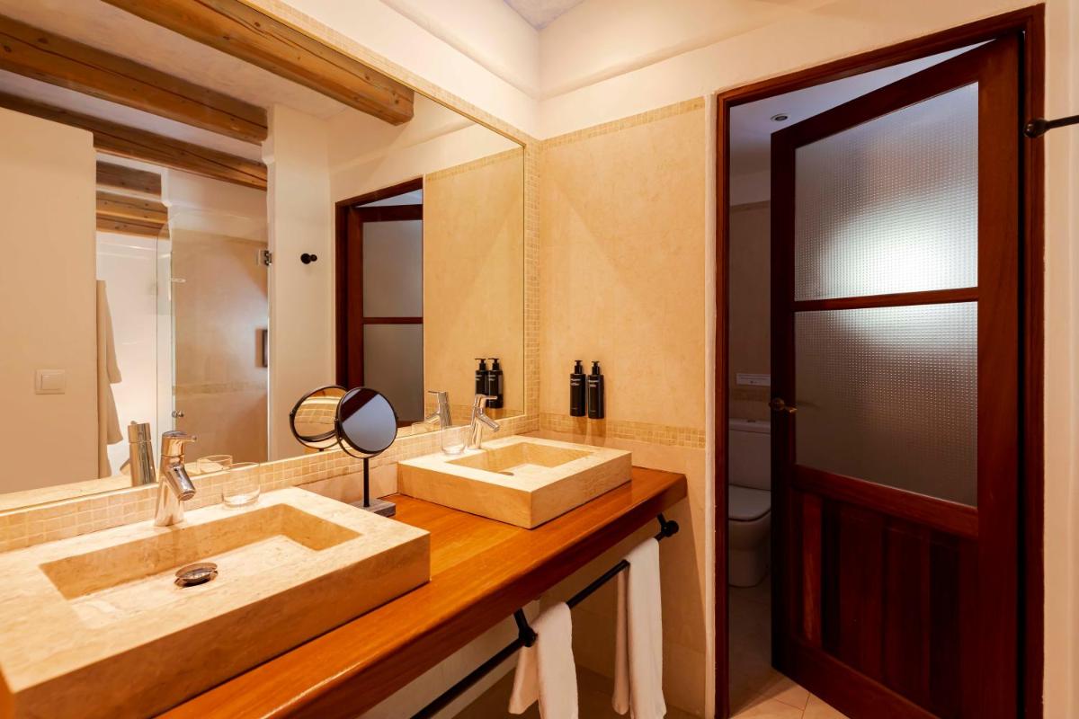 Un baño de Ca Na Xica - Hotel & Spa