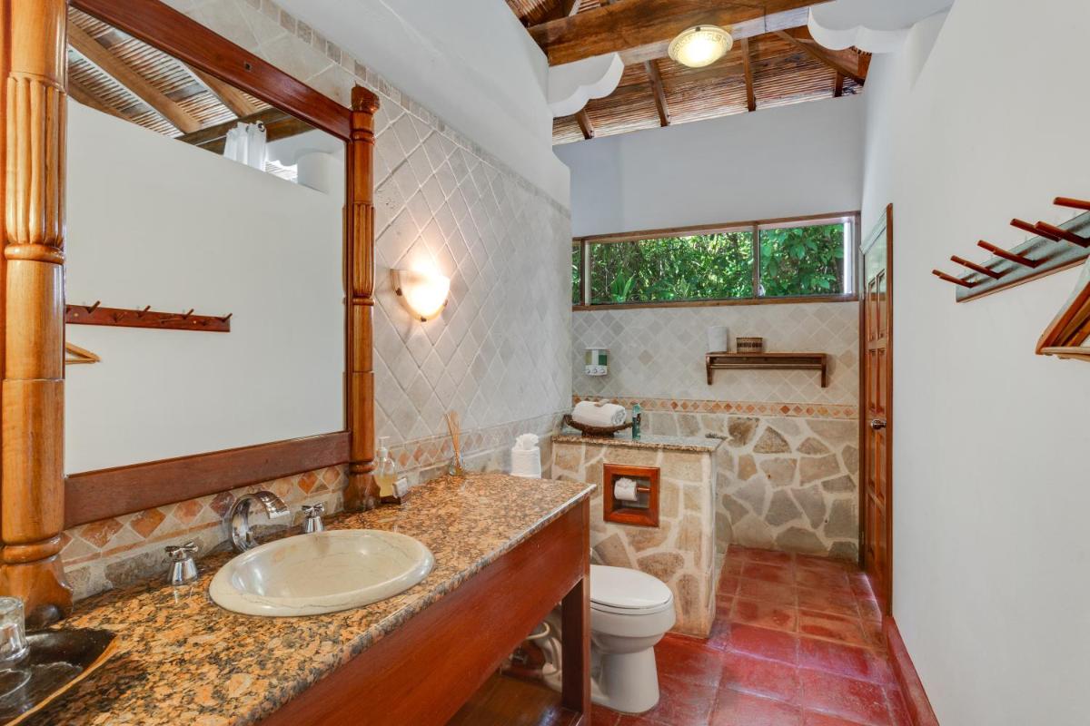 Ian Anderson Caves Branch Jungle Lodge - Hizvo